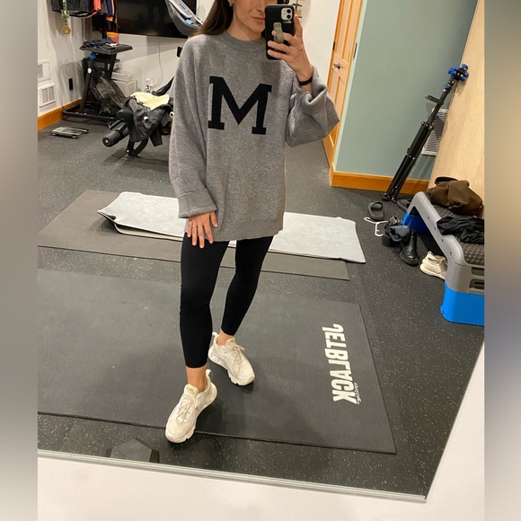 Letter printed loose oversized sweater size S favorite lounge item great fabric - Picture 4 of 4